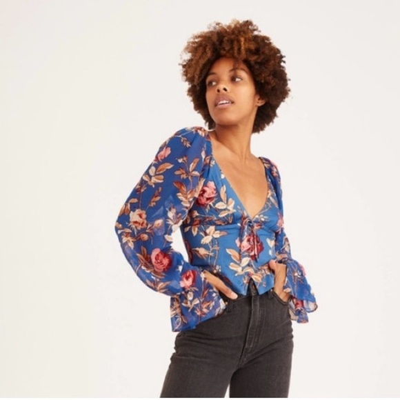 NWT Urban Outfitters Topanga Button Front Cropped Blue Floral Ruffle Blouse Top - Picture 2 of 12